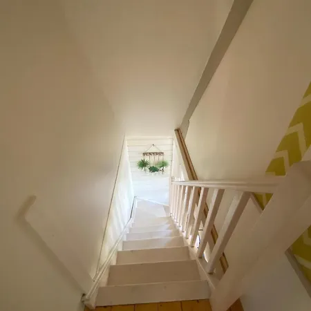 La Vigie Les Pieds Dans L'eau *