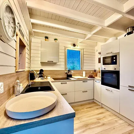 La Vigie Les Pieds Dans L'eau