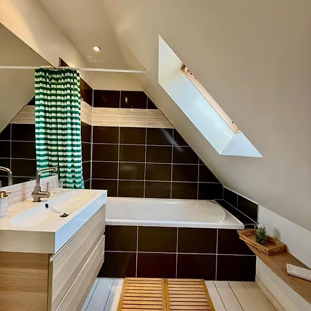 La Vigie Les Pieds Dans L'eau * Cricquebœuf