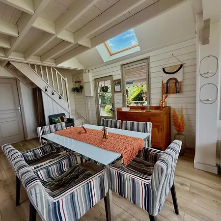 La Vigie Les Pieds Dans L'eau * Cricquebœuf