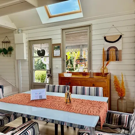 La Vigie Les Pieds Dans L'eau * Cricquebœuf