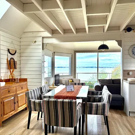 La Vigie Les Pieds Dans L'eau