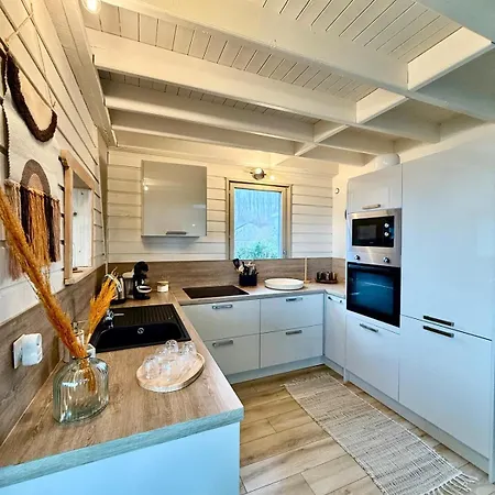 La Vigie Les Pieds Dans L'eau * Cricquebœuf