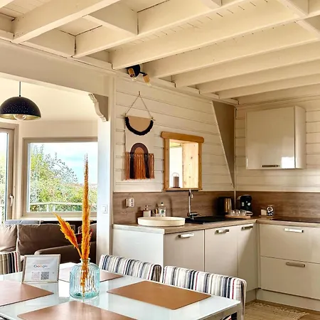 La Vigie Les Pieds Dans L'eau *