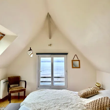 La Vigie Les Pieds Dans L'eau * Cricquebœuf