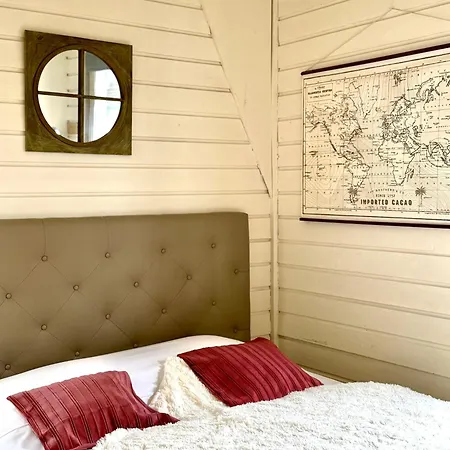 La Vigie Les Pieds Dans L'eau * Cricquebœuf