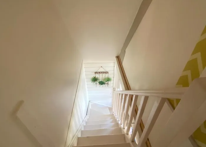 La Vigie Les Pieds Dans L'eau *