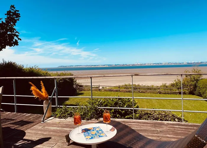 La Vigie Les Pieds Dans L'eau *