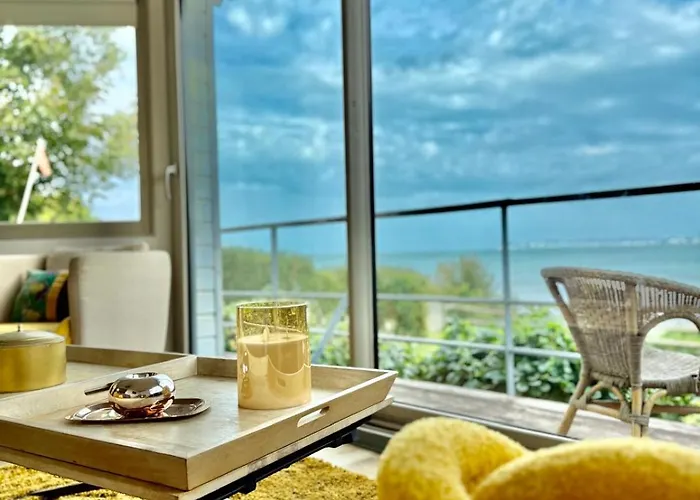 La Vigie Les Pieds Dans L'eau *