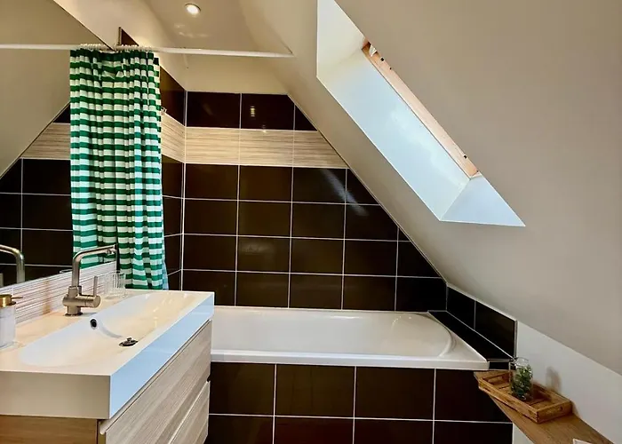 La Vigie Les Pieds Dans L'eau * Cricquebœuf