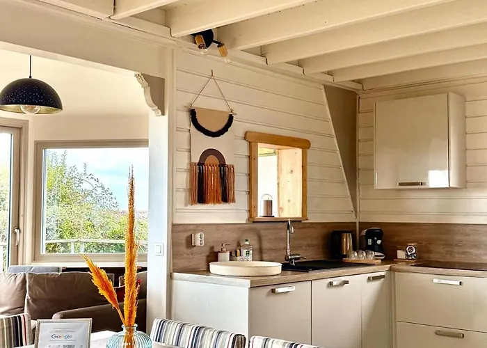 La Vigie Les Pieds Dans L'eau *