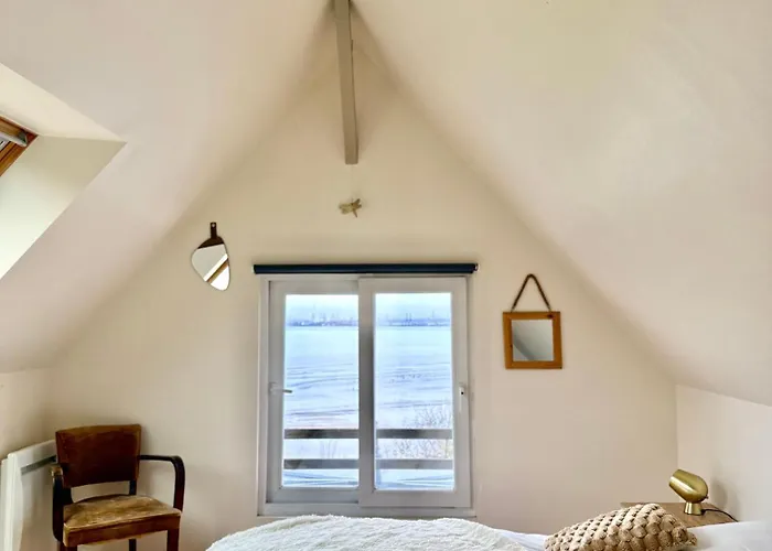 La Vigie Les Pieds Dans L'eau * Cricquebœuf