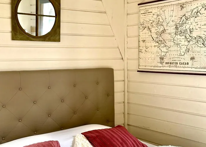 La Vigie Les Pieds Dans L'eau * Cricquebœuf